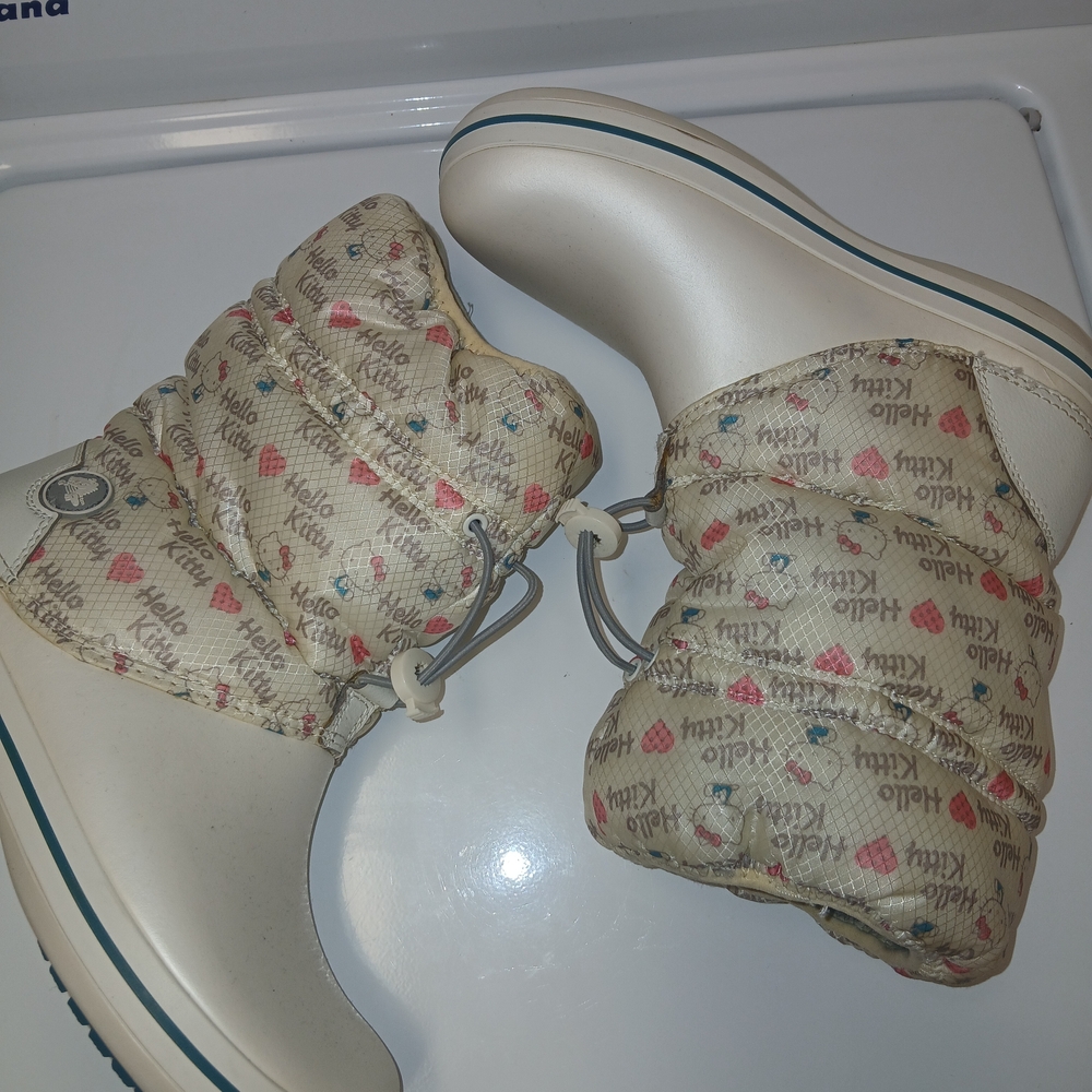 Crocs Hello Kitty RARE Boots - Picture 11 of 12